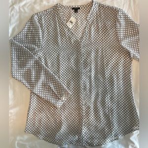 NWT NEVER WORN Anne Taylor size 14 black and white pattern blouse.